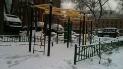 Площадка для воркаута в городе Москва №1982 Маленькая Современная фото